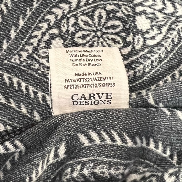 Carve Designs Hoodie Zip Jacket, Women’s XS, Black/White Pattern - Picture 10 of 11